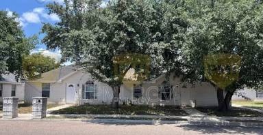 Main picture of 703 La Mancha Dr