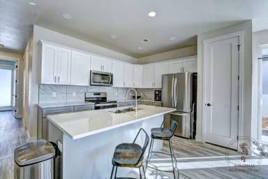 Main picture of 1657 Iron Dr
