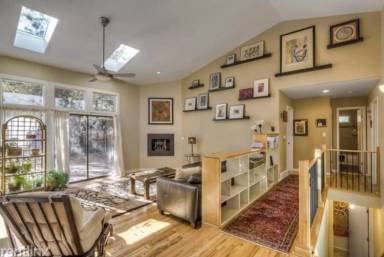 Main picture of 1320 Oak Ct