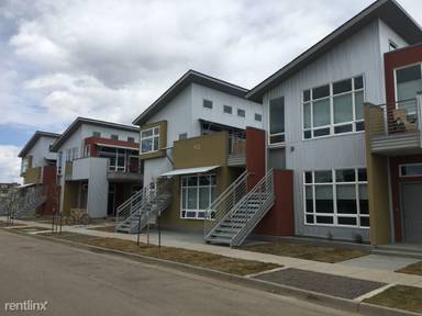 Main picture of 902 Blondel St