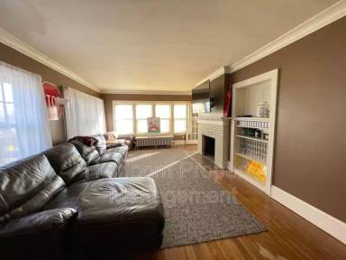 Main picture of 131 N 21st Ave E