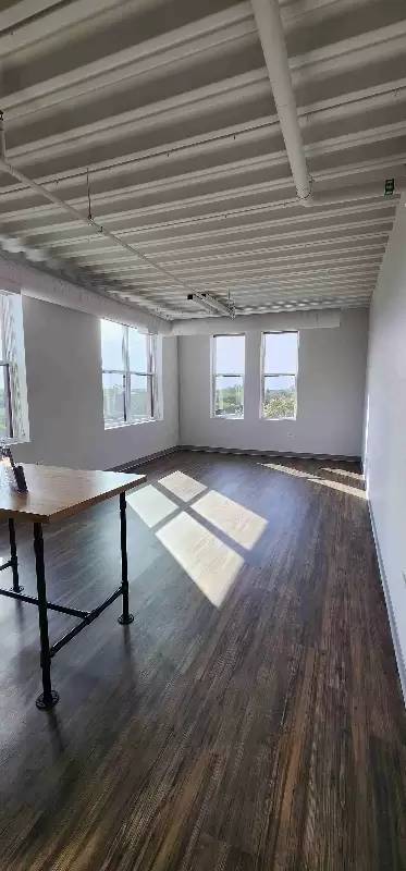 Main picture of 3916 N Sheridan Rd