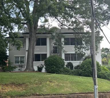Main picture of 72 W End Blvd