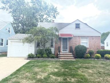 Main picture of 229 E 242nd St