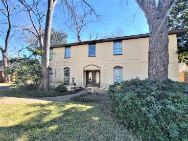 Main picture of 2207 Glenn Lakes Ln