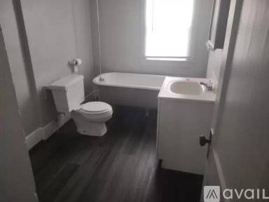 Main picture of 1015 King St