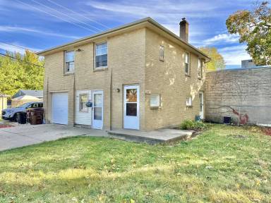 Main picture of 3457 N Main St