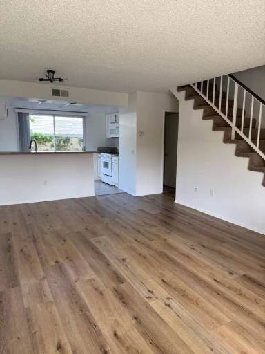 Main picture of 736 Baker St