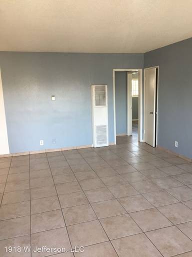 Main picture of 605 E 109th Pl