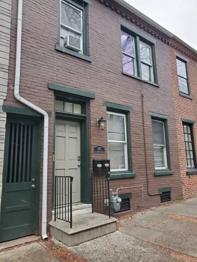 Main picture of 922 W Walnut St