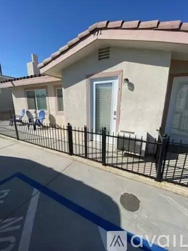 Main picture of 971 W Main St