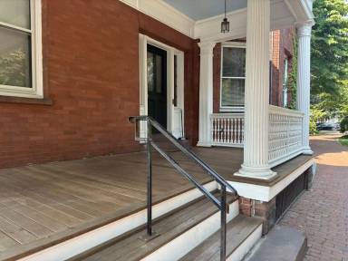 Main picture of 214 Olney St