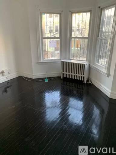 Main picture of 108 Maple St
