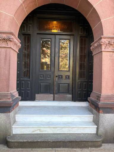 Main picture of 128 Magazine St