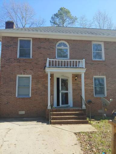 Main picture of 17 Crescent Ln