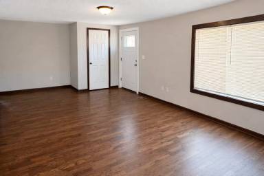 Main picture of 9125 Grand Ave