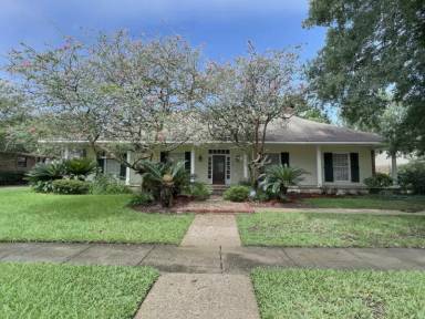 Main picture of 621 W Woodruff Dr