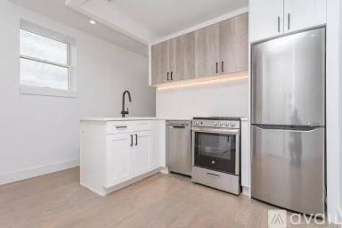 Main picture of 282 E 32nd St
