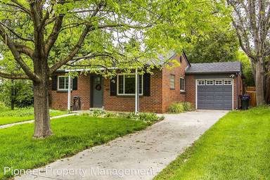 Main picture of 1240 Ivanhoe St