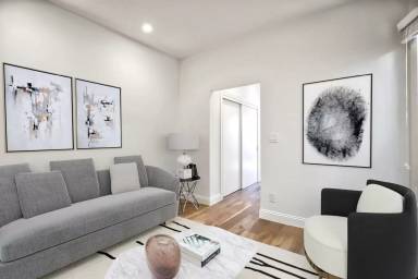 Main picture of 1710 Larkin St