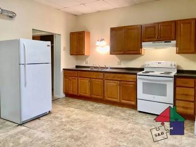 Main picture of 180 N Main St