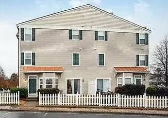 Main picture of Breezewood Condominiums