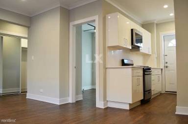 Main picture of 931 W Oakdale Ave