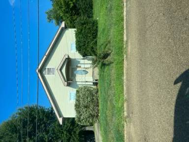 Main picture of 415 Everett St