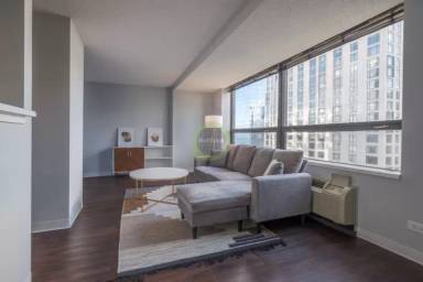 Main picture of 441 E Ohio St