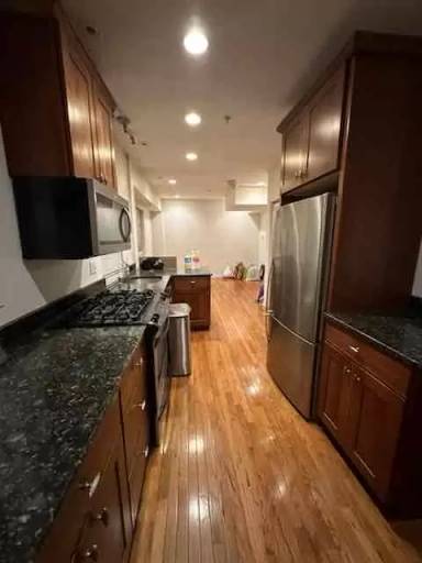 Main picture of 257 Pleasant St