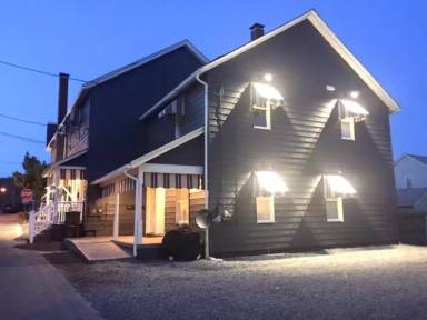 Main picture of 102 Gilfillan St