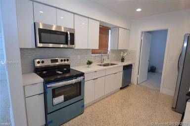 Main picture of 21400 NE 24th Ct