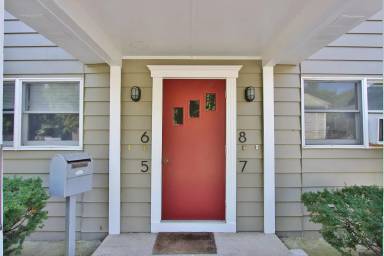 Main picture of 5 Simmons St