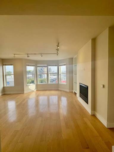 Main picture of 566 S Van Ness Ave