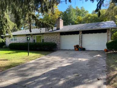 Main picture of 2558 Locust Ln
