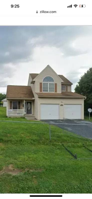 Main picture of 135 Riverview St