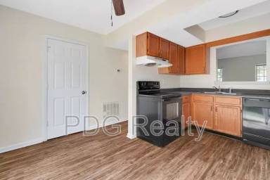 Main picture of 1821 Scott Rd