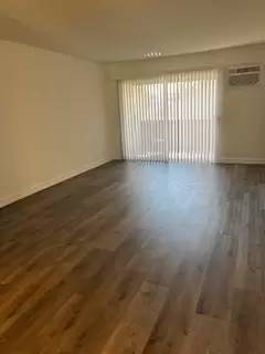Main picture of 124 S 1st St