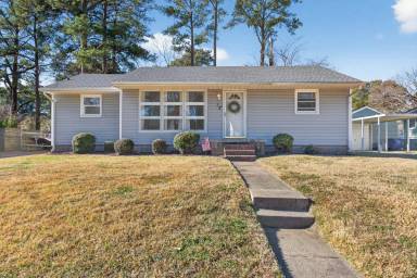 Main picture of 32 Warren Dr