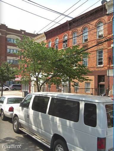 Main picture of 540 Wyona St
