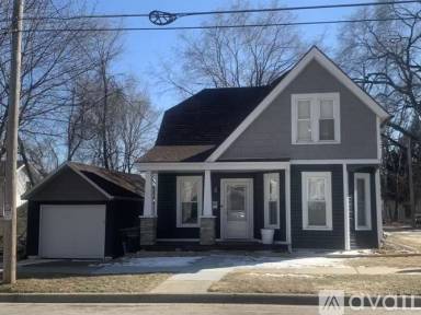 Main picture of 1011 Laurel Ave