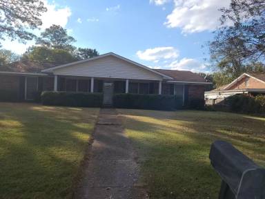 Main picture of 1913 Dee Ave
