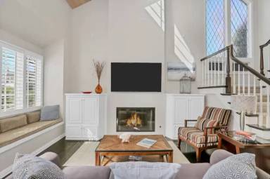 Main picture of 406 1/2 Dahlia Ave