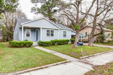 Main picture of 250 Santini St