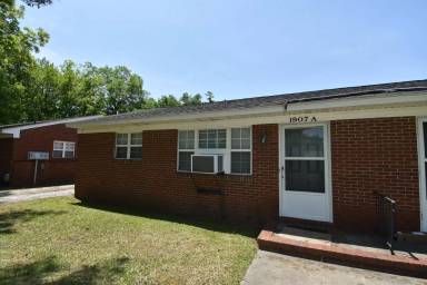 Main picture of 1907 John Ct