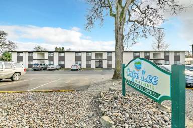 Main picture of 3222 N Shore Dr SE