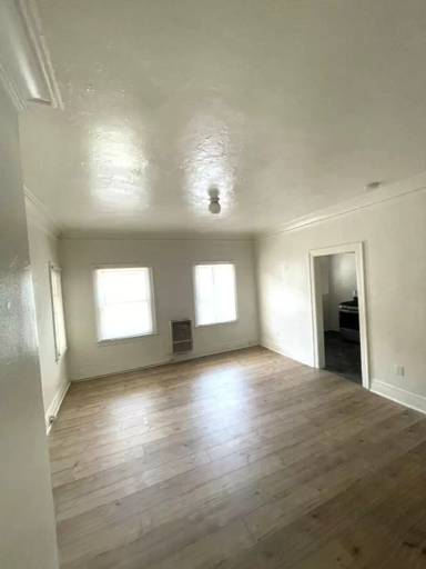 Main picture of 946 S Burlington Ave