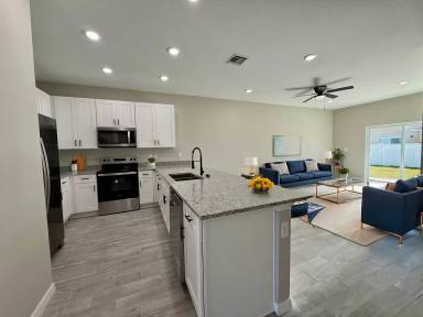 Main picture of 703 Camel Ct
