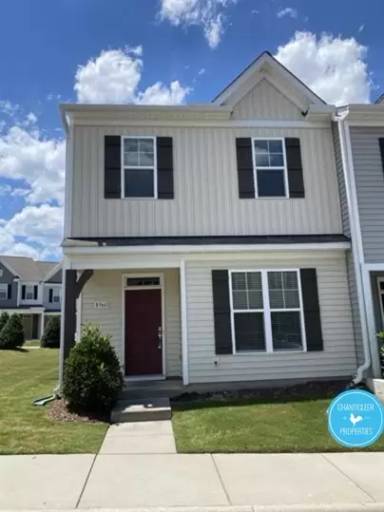 Main picture of 8960 Commons Townes Dr