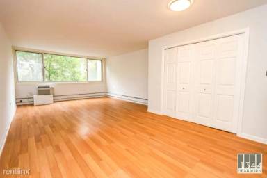 Main picture of 1344 N Dearborn St